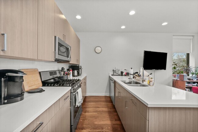 Foto del edificio - 650 N Green St