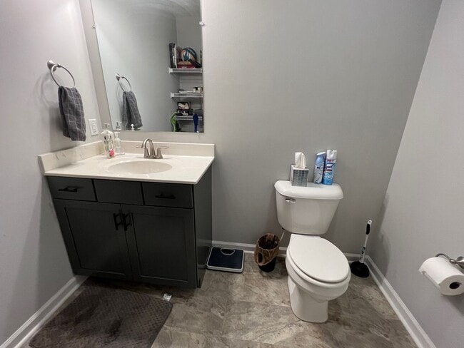 Foto del edificio - End Unit Townhouse with Garage and Unfinished Basement