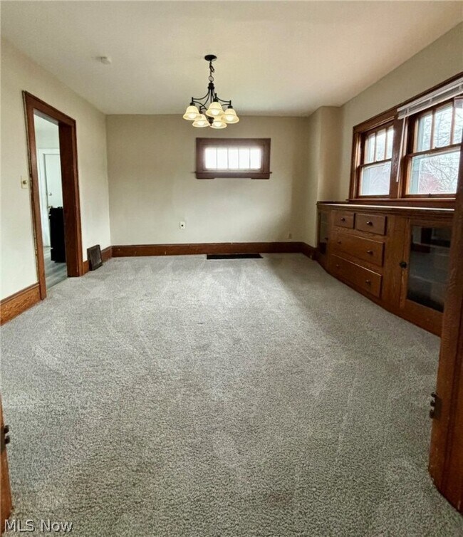 Foto del edificio - 49 W Salome Ave