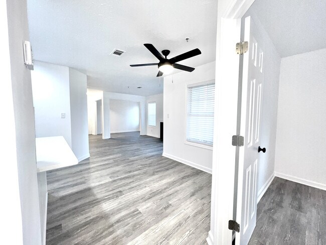 Foto del edificio - 2006 River Heights Walk SE