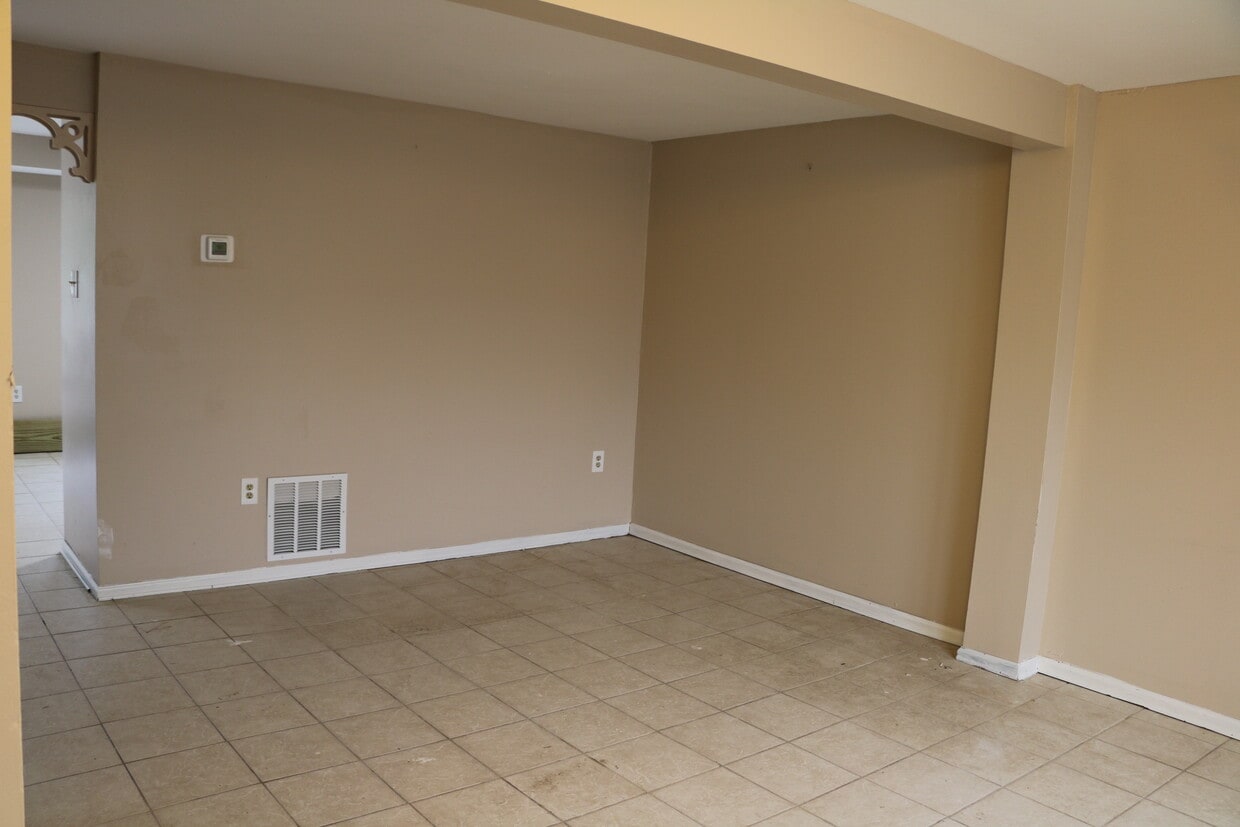Primary Photo - 150 Marin Dr