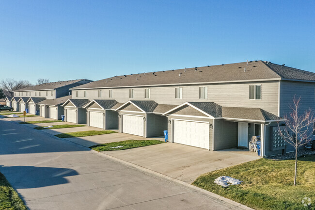 Foto del edificio - Beal Townhomes