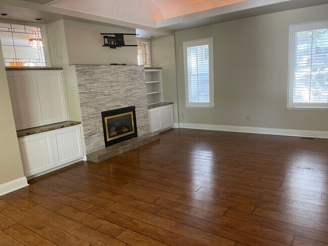 Foto del edificio - 3 bedroom, 3 bath, entertainment room, lib...