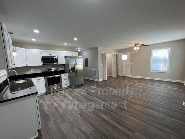 Building Photo - 223 N Briggs Ave