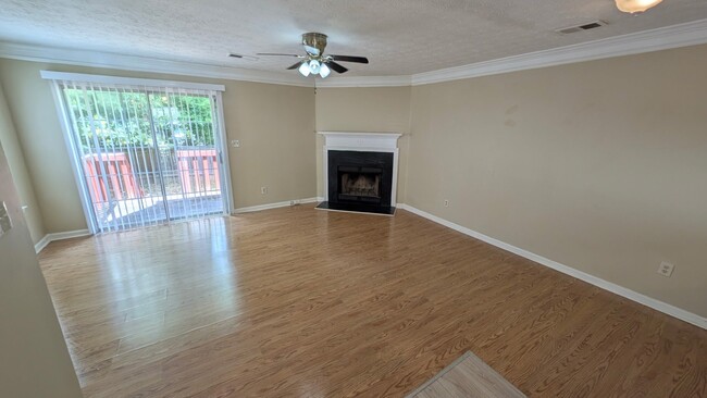 Building Photo - 3909 Meadow Creek Dr
