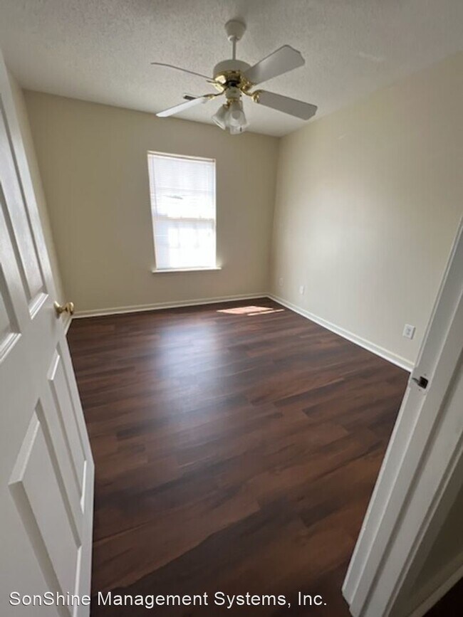 Building Photo - 3 br, 2 bath House - 529 E Third Loop Rd