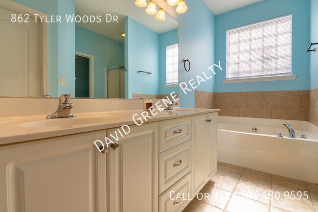 Foto del edificio - 862 Tyler Woods Dr