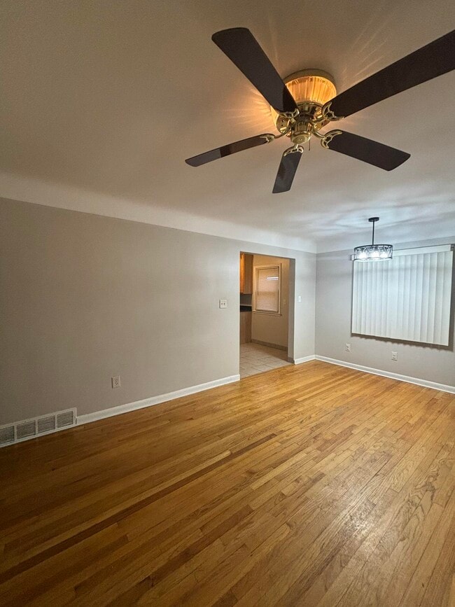 Building Photo - 12116 Columbia Ave