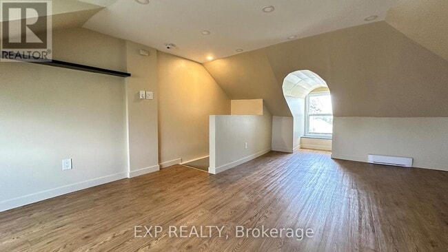 Building Photo - 22 Charlotte St