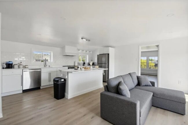 Building Photo - 1001 80th St