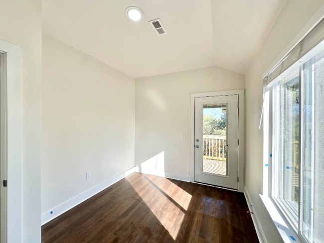 Building Photo - 1940 W Cadmus Rd