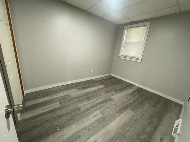 Building Photo - 37 Lake St