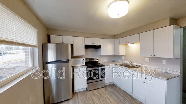 Building Photo - 335 Ruskin Dr
