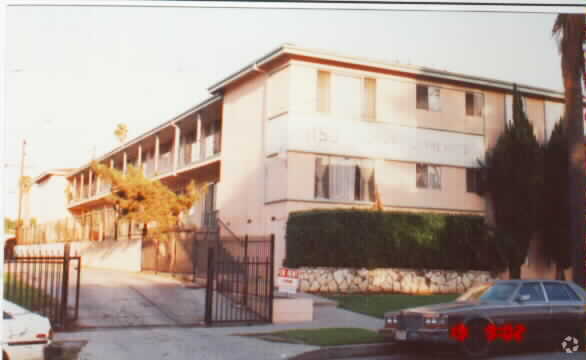 Building Photo - Donna Jean Apartments