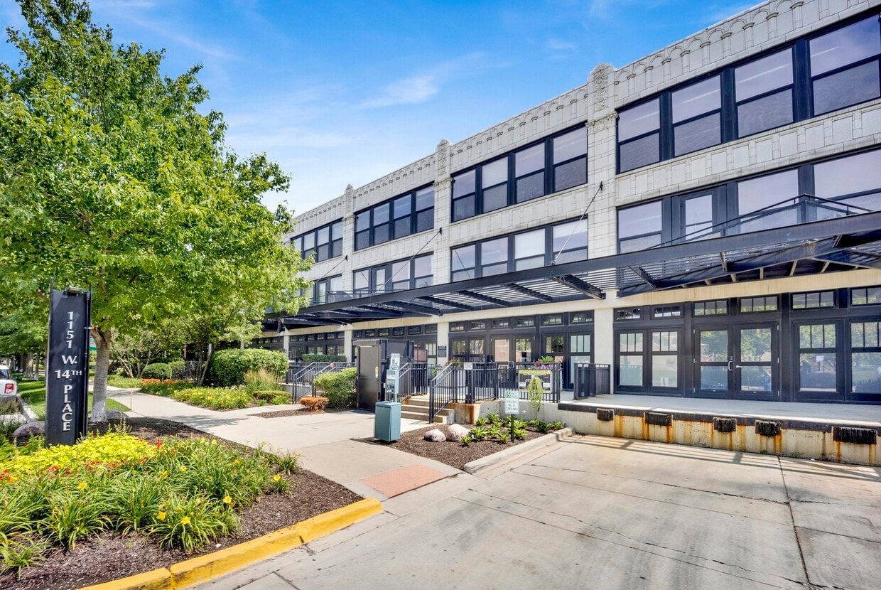 Primary Photo - 1151 W 14th Pl