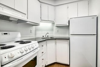 Building Photo - 2285 Rue St Mathieu