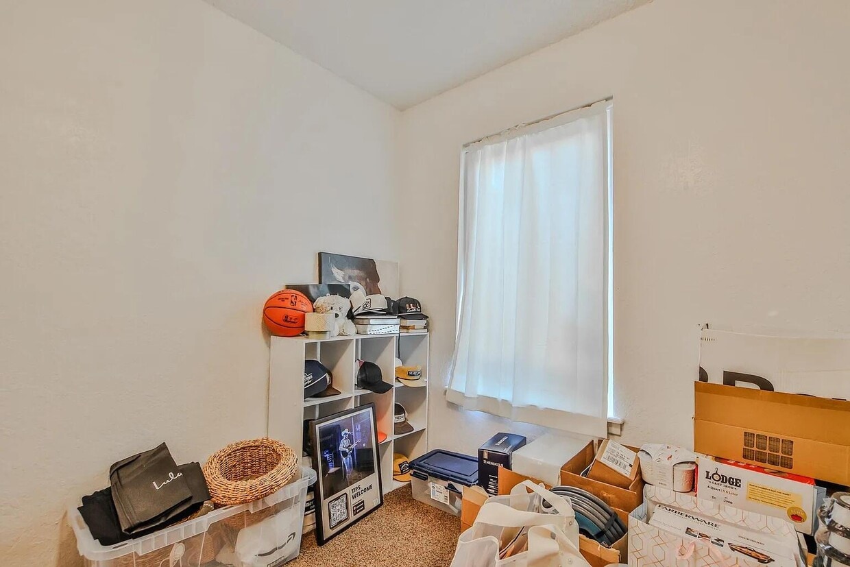 Primary Photo - 5708 3rd St