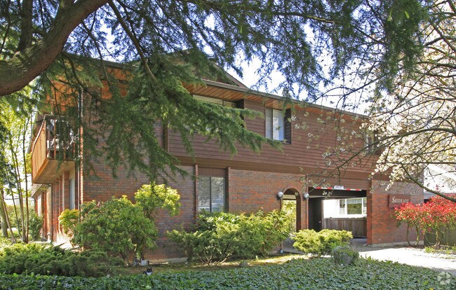 Building Photo - Swansea Condominium