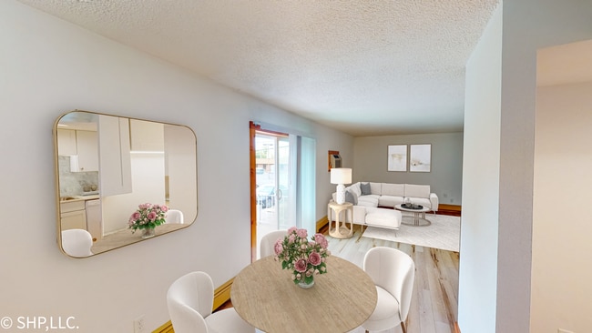 Building Photo - 115 W Lawrence Ave