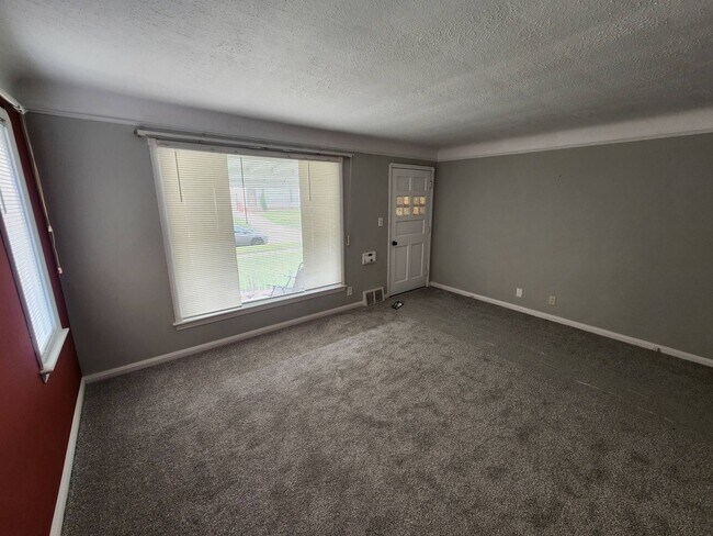 Building Photo - 2506 Torrington Ave