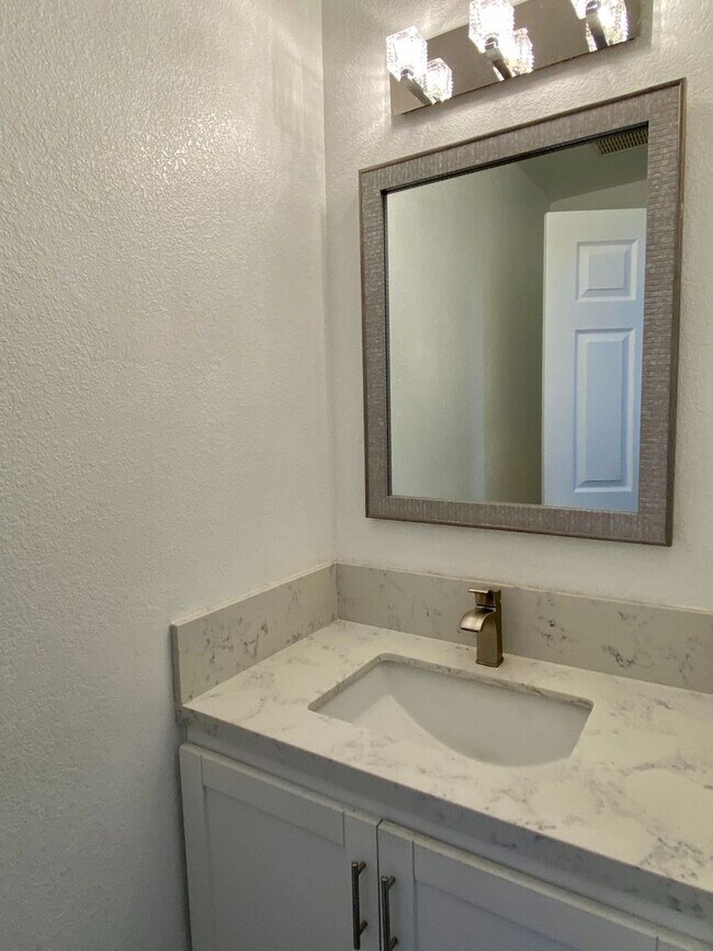 Foto del edificio - Stunning Newly Renovated 3B/2.5BA House w/...