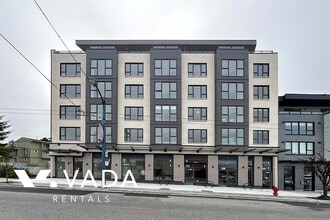 Building Photo - 3068 Kingsway