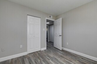 Interior Photo - 1901-1915 Whitcomb