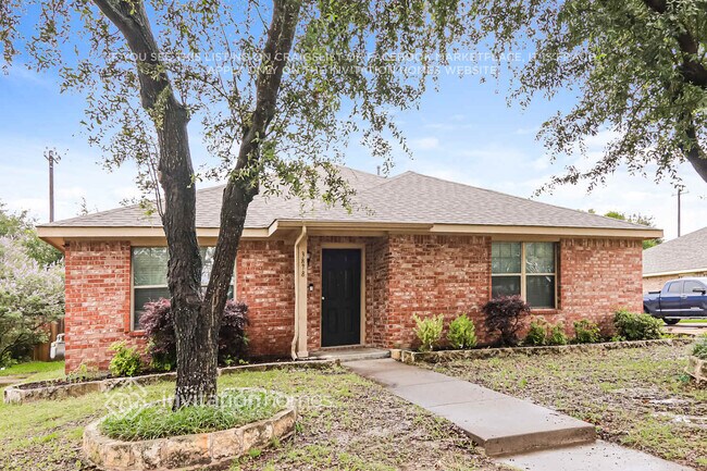 Foto del edificio - 3878 Pinebluff Ln
