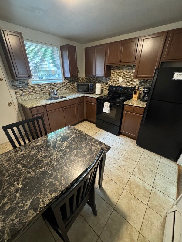 Foto del edificio - 3212 Ellwood Ave
