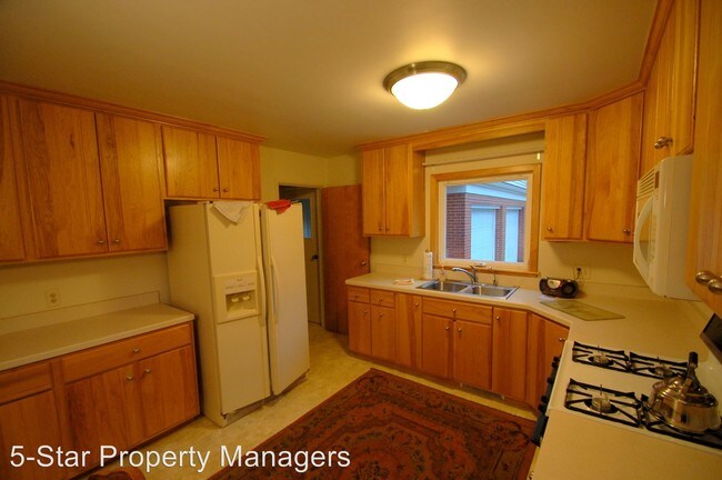 Building Photo - 3 br, 2 bath House - 1604 Lincolnway East