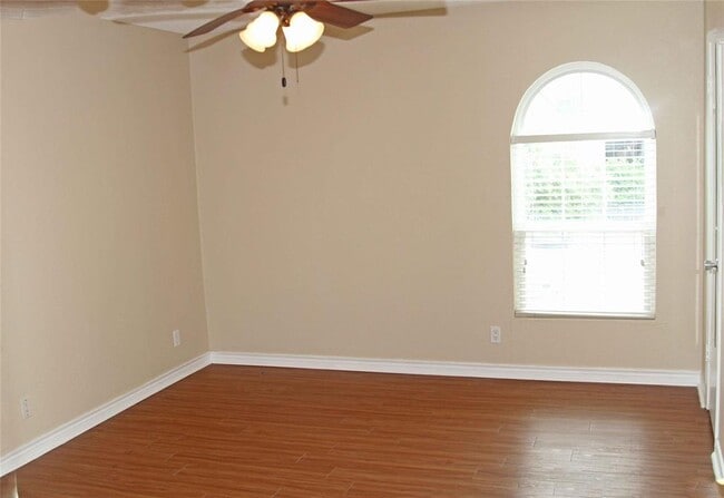 Foto del edificio - 910 Duncan Ln