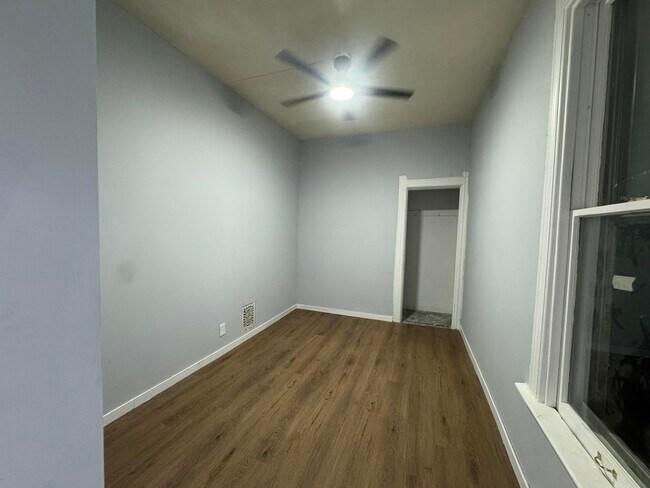 Foto del edificio - 725 S 9th St