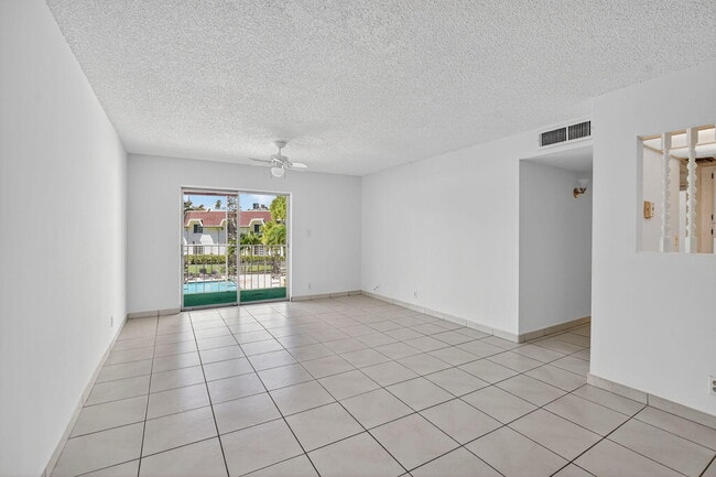 Foto del edificio - 704 SE 2nd Ave