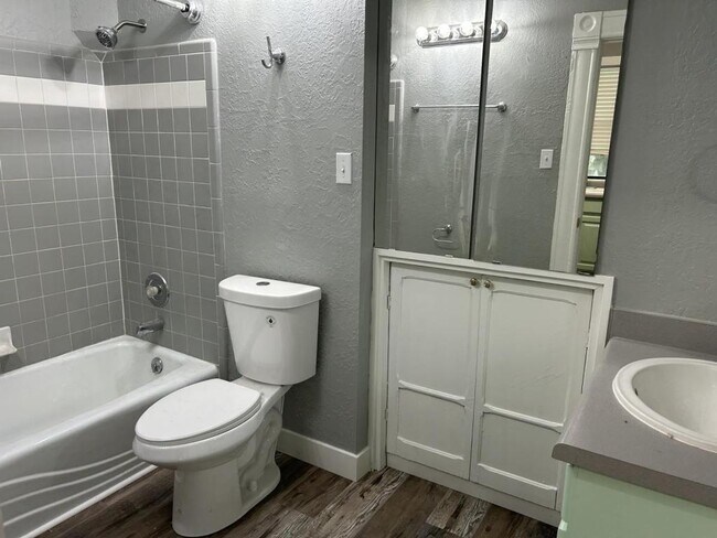 Foto del edificio - 550 W 400 N