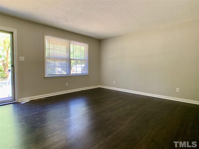 Building Photo - 511 Buck Branch Dr