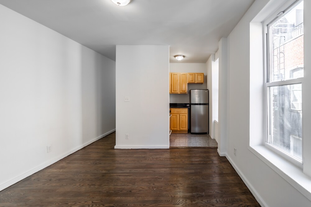 Primary Photo - 159 E 91st St
