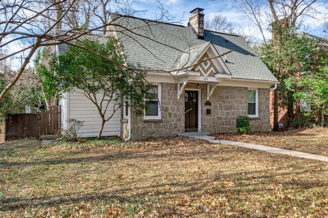 Foto del edificio - Leasing Now! - Charming 3-Bed, 2-Bath Stone Cottage in Shandon/Wales Garden - Walk to 5 Points!