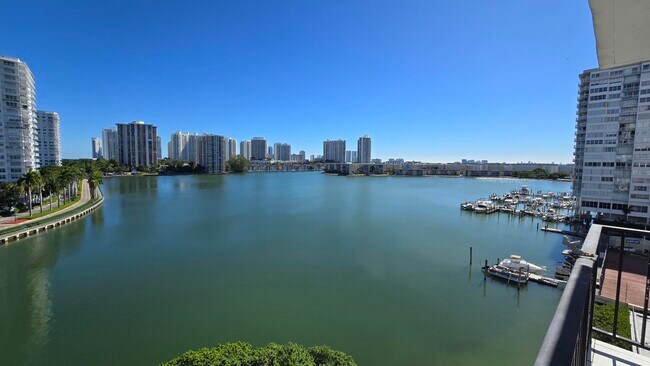Foto del edificio - 2780 NE 183rd St