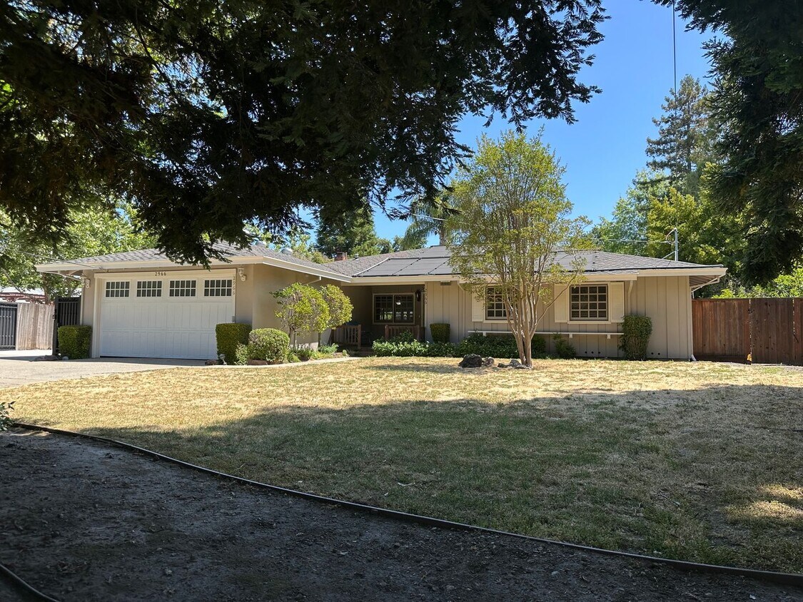 Foto principal - 4 Bed 2 Bath Single Family Home In Alamo