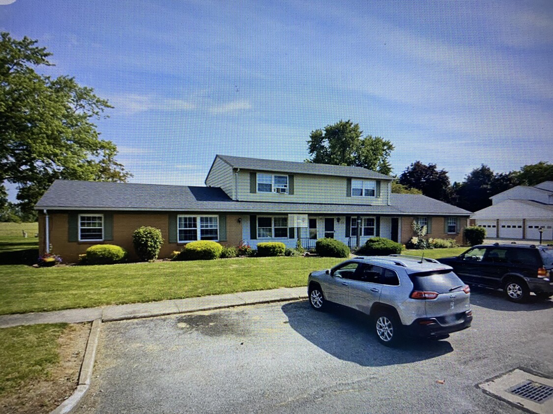 Primary Photo - 166 Thomas Dr