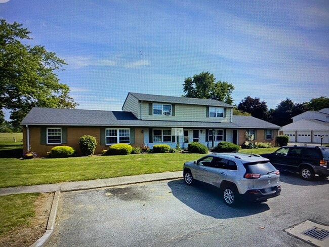 Building Photo - 166 Thomas Dr