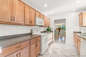 Building Photo - 5605 Forest Oaks Terrace
