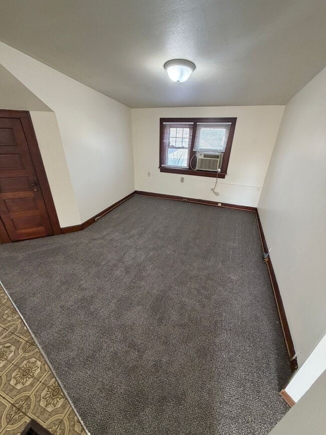 Building Photo - 614 Douglas Ave