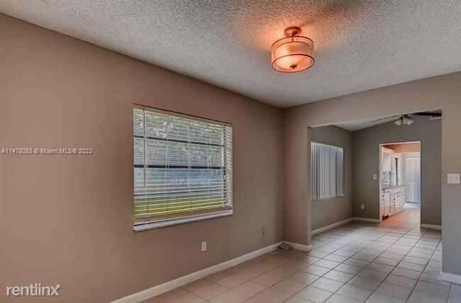 Foto del edificio - 3 br, 2 bath House - 12480 SW 11th Ct # 0