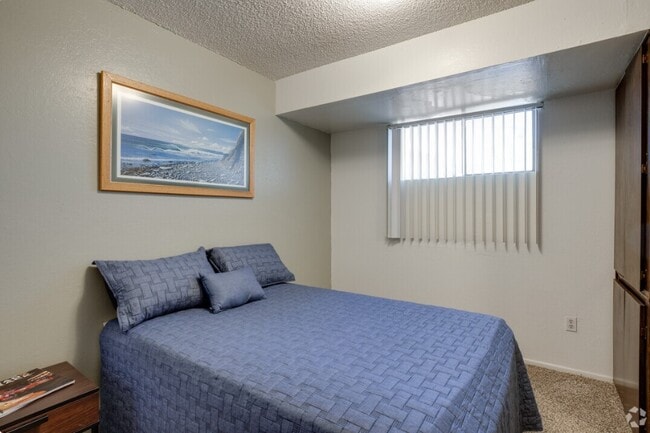 Building Photo - Chateau Gardens Apartments