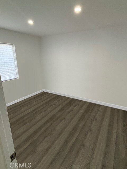 Building Photo - 1205 W 84th St