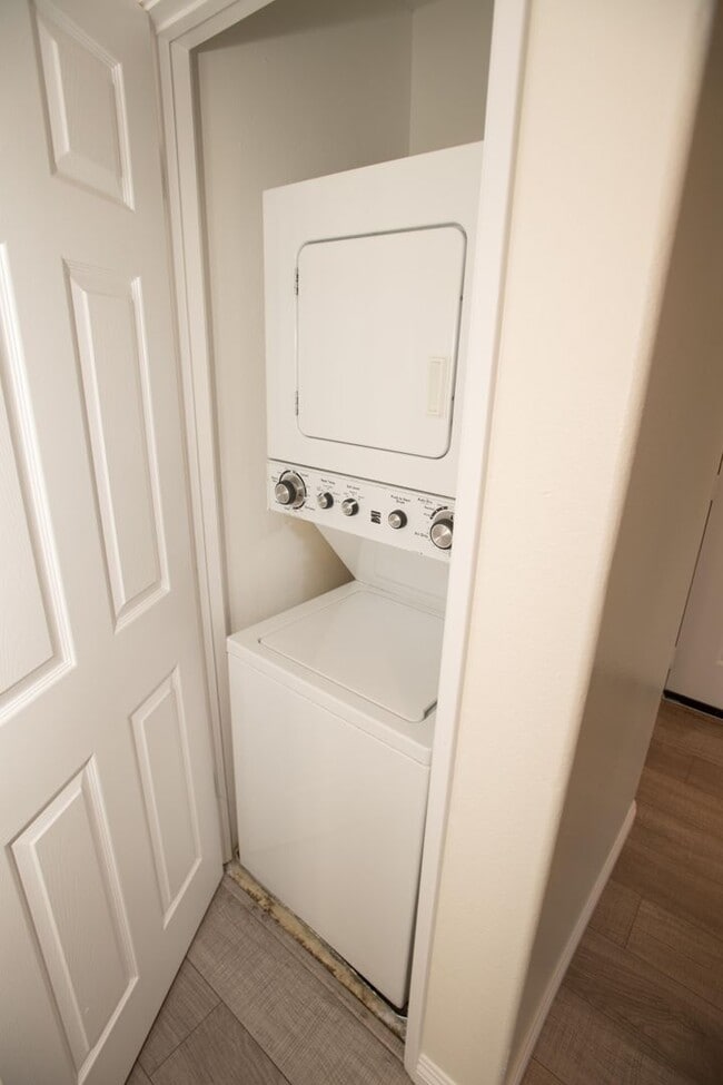 Foto del edificio - 2 Bedrooms | 2 Bathrooms | Shoppers Paradise