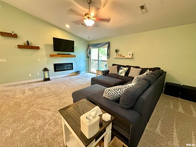 Foto del edificio - 4102 Creek Hill Dr