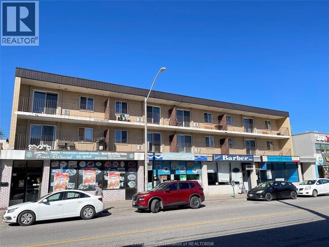 Photo du bâtiment - 2136 Wyandotte St W