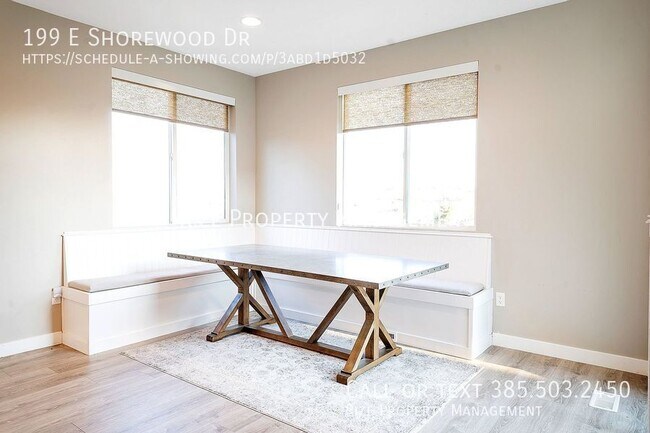 Foto del edificio - 199 E Shorewood Dr
